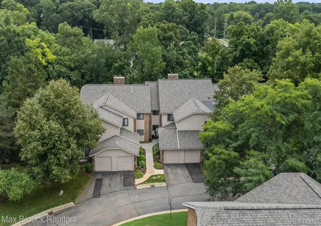 Listing Photo 4 - Condo for sale in building located at 6461 Maple Hls Dr, Bloomfield Hills, MI 48301