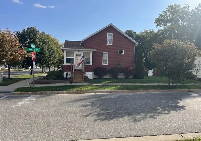 Photo 3 of Single family home for sale at 412 N 5th Street, Grand Haven, MI 49417 | MLS# 71026043563 | Listing updated on 2026-08-19