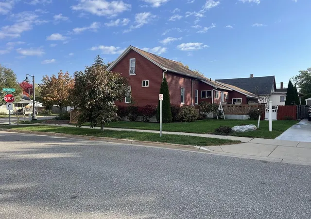 Photo 3 of Single family home for sale at 412 N 5th Street, Grand Haven, MI 49417 | MLS# 71026043563 | Listing updated on 2026-08-19