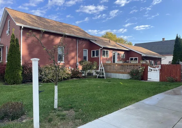 Photo 4 of Single family home for sale at 412 N 5th Street, Grand Haven, MI 49417 | MLS# 71026043563 | Listing updated on 2026-08-19