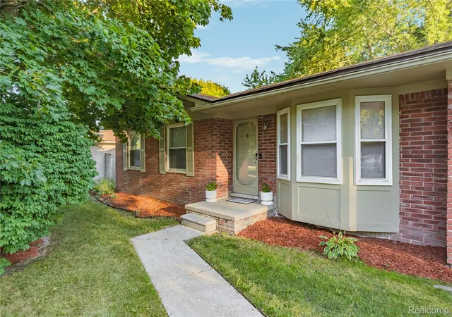 Photo 2 of Single family home for sale at 34616 Shorewood St, Chesterfield, MI 48047 | MLS# 20261066127 | Listing updated on 2026-09-12