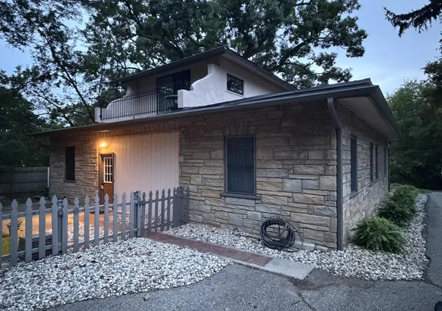24th image of 129 S Berkley St, Kalamazoo, MI 49006 | MLS# 66026043585