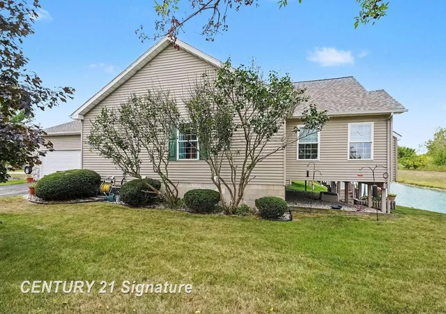 Photo 1 of Sale Pending at 512 Hampton Lake Dr, Essexville, MI 48732 | MLS# 61050219036 | Listing updated on 2026-09-01