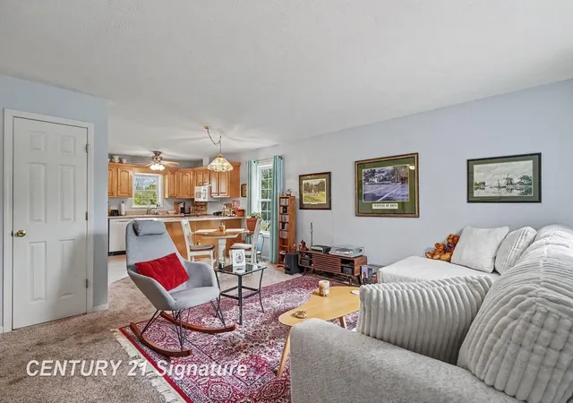 Listing Photo 4 - Condo for sale in building located at 512 Hampton Lake Dr, Essexville, MI 48732