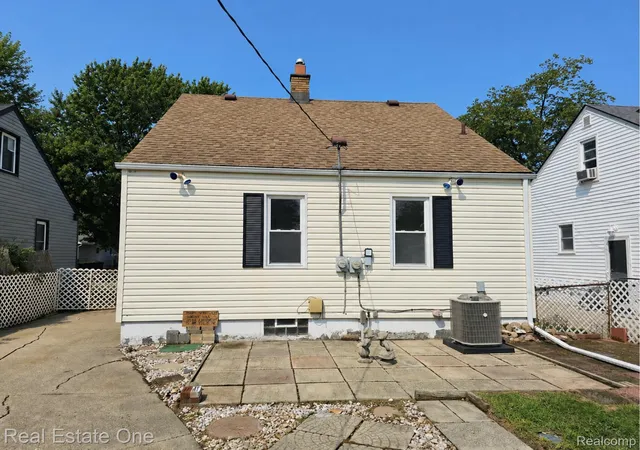 12th image of 28316 Larchmont St, Saint Clair Shores, MI 48081 | MLS# 20261066142