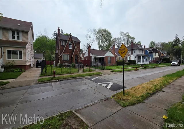 Photo 4 of Single family home for sale at 16765 Blackstone St, Detroit, MI 48219 | MLS# 20261066149 | Listing updated on 2026-08-20