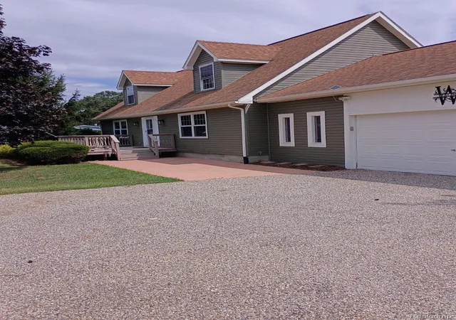 Photo 1 of Single family home for sale at 15465 Rhoades Ln, Fenton, MI 48430 | MLS# 20261066157 | Listing updated on 2026-08-31