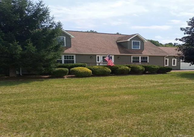 Photo 2 of Single family home for sale at 15465 Rhoades Ln, Fenton, MI 48430 | MLS# 20261066157 | Listing updated on 2026-08-31