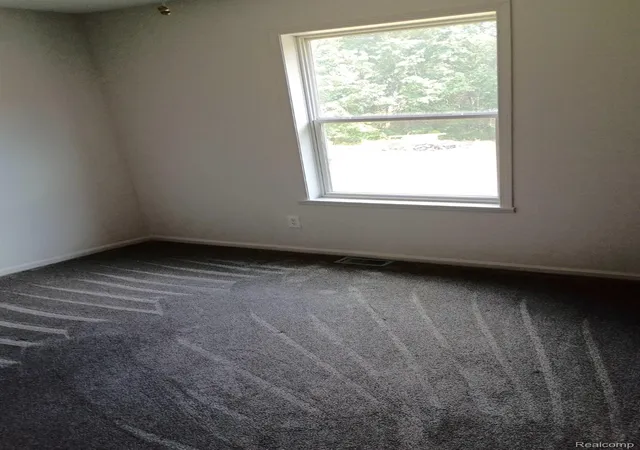 Photo 3 of Single family home for sale at 15465 Rhoades Ln, Fenton, MI 48430 | MLS# 20261066157 | Listing updated on 2026-08-31