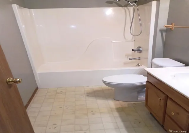 Photo 4 of Single family home for sale at 15465 Rhoades Ln, Fenton, MI 48430 | MLS# 20261066157 | Listing updated on 2026-08-31