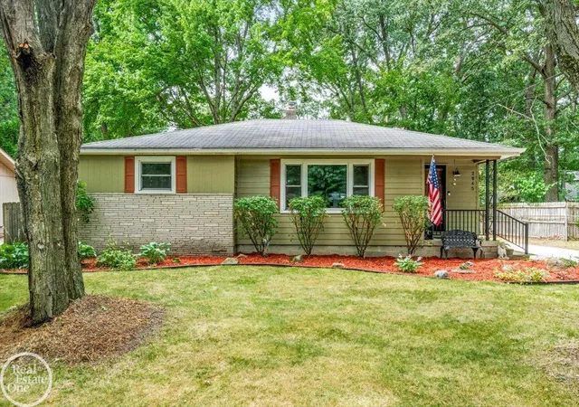 Photo 1 of Sale Pending at 2845 Monticello Dr, Port Huron, MI 48060 | MLS# 58050219045 | Listing updated on 2026-08-27