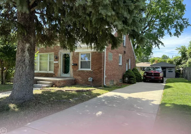 Photo 2 of Single family home for sale at 17930 Biehl St, Roseville, MI 48066 | MLS# 58050219048 | Listing updated on 2026-08-19