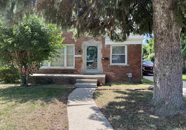 Photo 3 of Single family home for sale at 17930 Biehl St, Roseville, MI 48066 | MLS# 58050219048 | Listing updated on 2026-08-19
