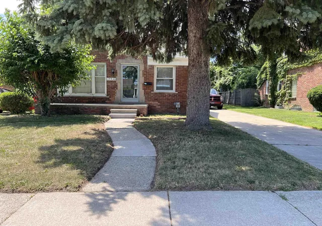 Photo 4 of Single family home for sale at 17930 Biehl St, Roseville, MI 48066 | MLS# 58050219048 | Listing updated on 2026-08-19