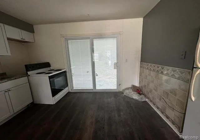 Photo 3 of Single family home for sale at 26367 Ridgemont St, Roseville, MI 48066 | MLS# 20261066160 | Listing updated on 2026-08-20