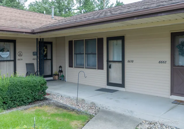 Listing Photo 2 - Condo for sale in building located at 6670 N Wentward Ct, Hudsonville, MI 49426 - Unit #66