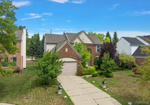 2nd image of 34827 Fontana Dr, Sterling Heights, MI 48312 | MLS# 20261066170
