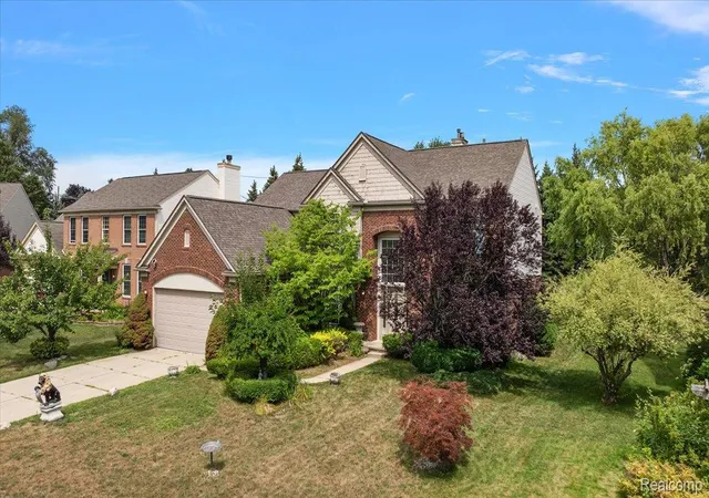 Photo 3 of Single family home for sale at 34827 Fontana Dr, Sterling Heights, MI 48312 | MLS# 20261066170 | Listing updated on 2026-08-21