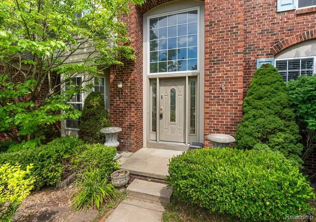 Photo 3 of Single family home for sale at 34827 Fontana Dr, Sterling Heights, MI 48312 | MLS# 20261066170 | Listing updated on 2026-08-21