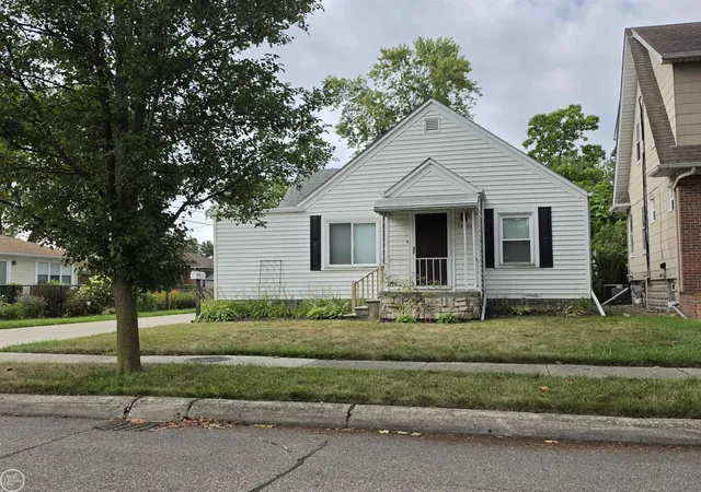 2nd image of 22804 Barton St, Saint Clair Shores, MI 48081 | MLS# 58050219050