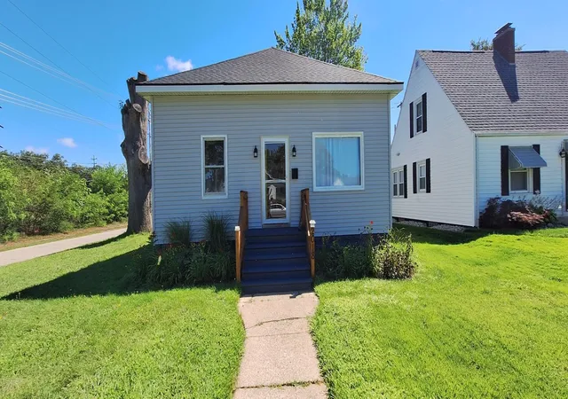 Photo 1 of Sale Pending at 2018 Baker St, Muskegon, MI 49444 | MLS# 65026043609 | Listing updated on 2026-09-08