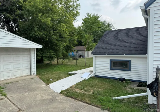 Photo 3 of Single family home for sale at 12415 Vernon Ave, Warren, MI 48089 | MLS# 20261066190 | Listing updated on 2026-09-17