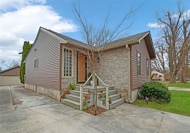 Photo 1 of Single family home for sale at 21814 Parker St, Farmington Hills, MI 48336 | MLS# 20261066191 | Listing updated on 2026-09-06