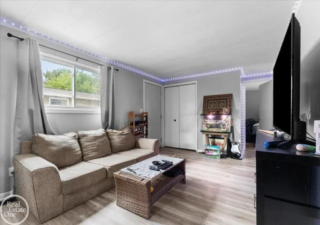 Listing Photo 3 - Condo for sale in building located at 2321-2323 15th St, Port Huron, MI 48060