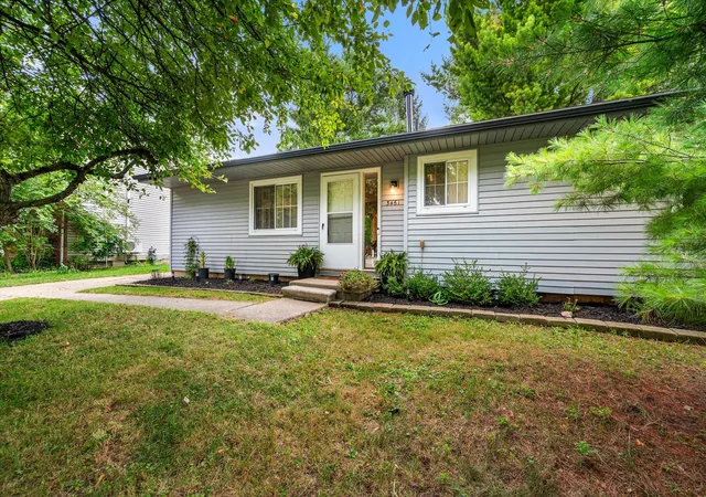2nd image of 3461 Creek Dr, Ann Arbor, MI 48108 | MLS# 81026043629