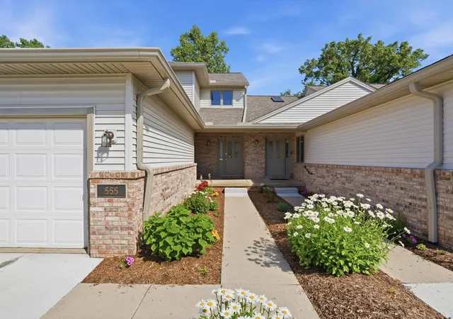 Photo 3 of Condo for sale at 555 Sycamore Cir, Saline, MI 48176 | MLS# 81026043631 | Listing updated on 2026-08-21