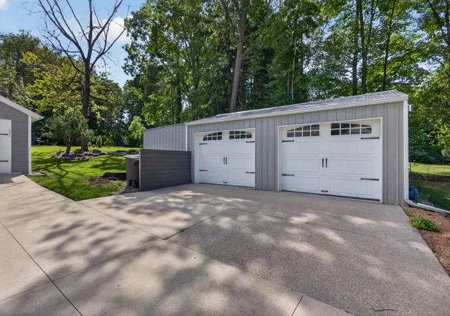 2nd image of 527 Pershing Ave, Jackson, MI 49203 | MLS# 55026043623