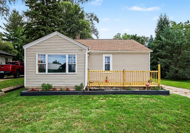 1st image of 5500 Crippen Ave Sw, Grand Rapids, MI 49548 | MLS# 65026043630
