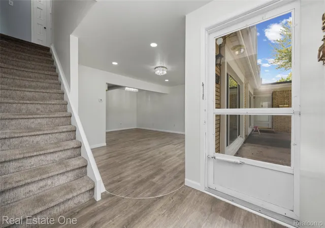 Listing Photo 5 - Condo for sale in building located at 29888 City Ctr Dr, Warren Macomb, MI 48093 - Unit #4