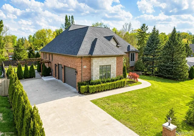 Photo 2 of Single family home for sale at 35339 W 13 Mile Rd, Farmington Hills, MI 48331 | MLS# 20261066202 | Listing updated on 2026-09-04