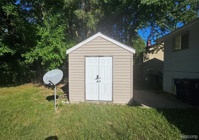 Photo 2 of Single family home for sale at 3024 Raskob St, Flint, MI 48504 | MLS# 20261066213 | Listing updated on 2026-08-24