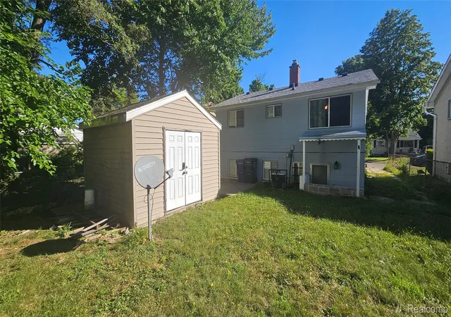 Photo 3 of Single family home for sale at 3024 Raskob St, Flint, MI 48504 | MLS# 20261066213 | Listing updated on 2026-08-24