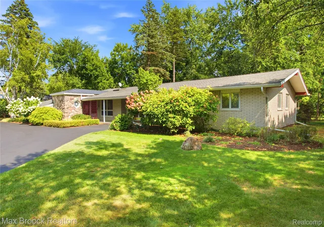Photo 3 of Single family home for sale at 3159 Middlebury Ln, Bloomfield Charter Township Oakland, MI 48301 | MLS# 20261066212 | Listing updated on 2026-09-15