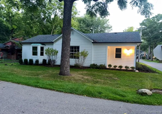Photo 3 of Single family home for sale at 26091 German Ml Rd, Franklin, MI 48025 | MLS# 20261066219 | Listing updated on 2026-08-26