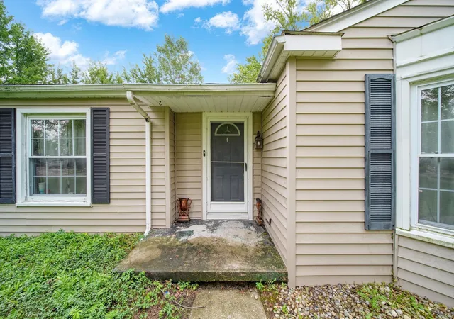 3rd image of 434 W Westwood Dr, Adrian, MI 49221 | MLS# 56050219067