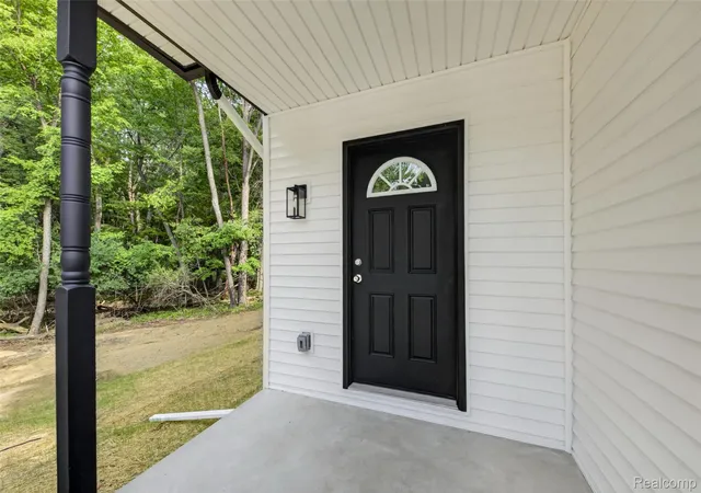 Photo 4 of Single family home for sale at 33724 Barrington St, Westland City Wayne, MI 48186 | MLS# 20261066243 | Listing updated on 2026-10-08