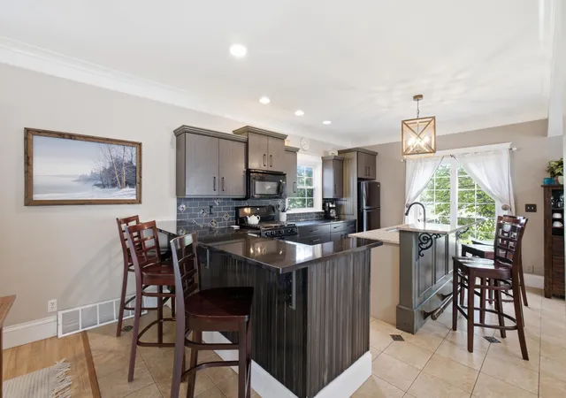 4th image of 205 E Savidge St, Spring Lake, MI 49456 | MLS# 71026043650