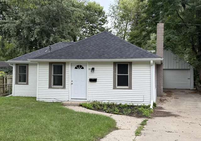 1st image of 931 Pomeroy St, Kalamazoo, MI 49001 | MLS# 66026043641