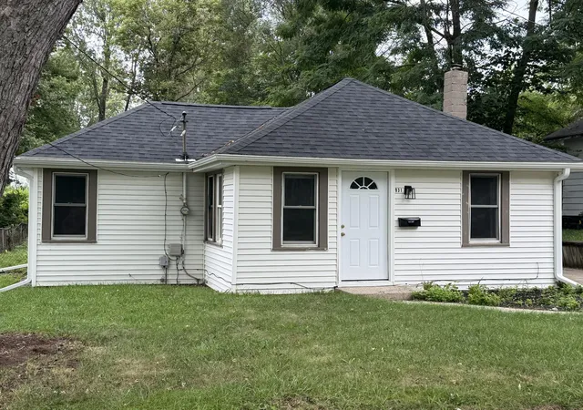 2nd image of 931 Pomeroy St, Kalamazoo, MI 49001 | MLS# 66026043641