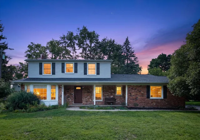 Photo 1 of Sale Pending at 2656 Plumbrook Dr, Bloomfield Hills, MI 48304 | MLS# 71026043659 | Listing updated on 2026-08-25