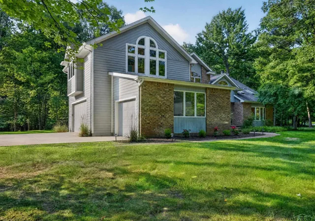 3rd image of 2659 Tamarack Dr, Midland, MI 48642 | MLS# 61050219078