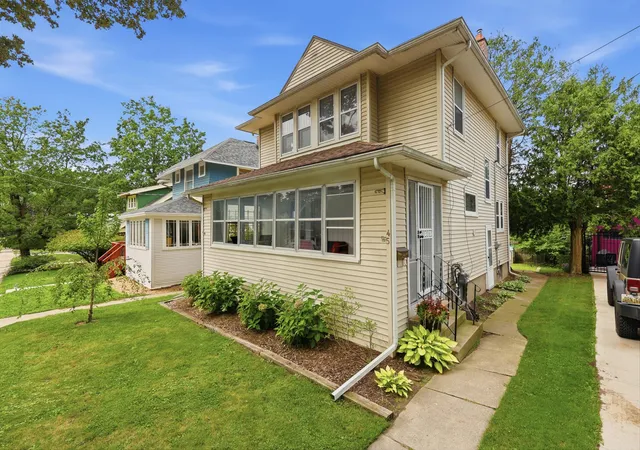 Photo 2 of Single family home for sale at 45 Benjamin Ave Ne, Grand Rapids, MI 49503 | MLS# 65026043668 | Listing updated on 2026-09-16