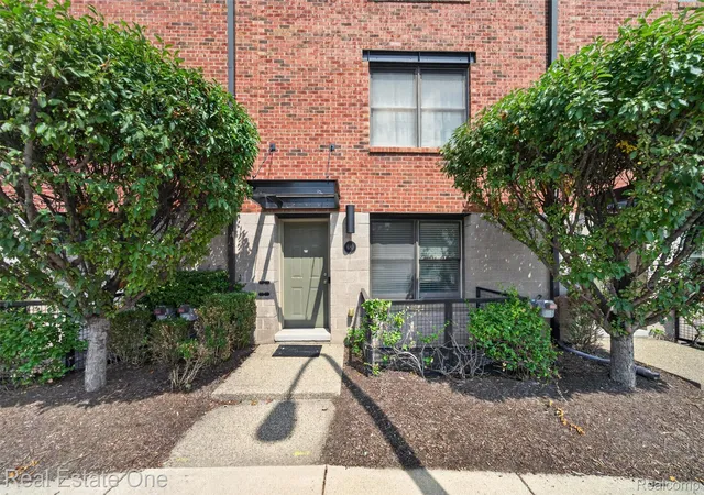 Photo 2 of Condo for sale at 680 W 11 Mile Rd, Royal Oak City Oakland, MI 48067 | MLS# 20261066269 | Listing updated on 2026-09-10