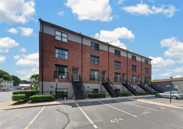 Photo 3 of Condo for sale at 680 W 11 Mile Rd, Royal Oak City Oakland, MI 48067 | MLS# 20261066269 | Listing updated on 2026-09-10