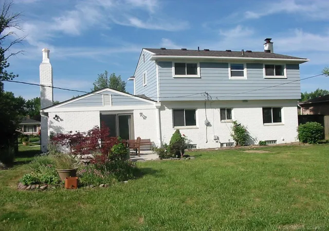 Photo 3 of Single family home for sale at 23909 Talbot St, Saint Clair Shores, MI 48082 | MLS# 58050219085 | Listing updated on 2026-08-25