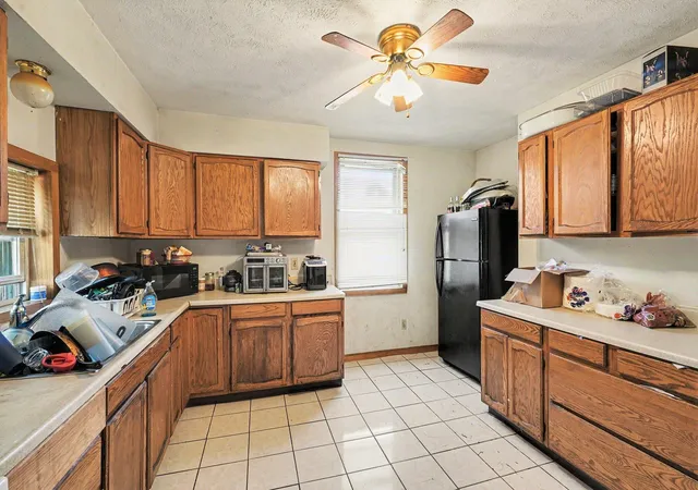 3rd image of 908 W Lapeer St, Lansing, MI 48915 | MLS# 65026043680